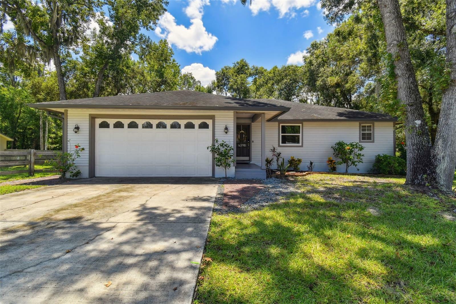 Property Photo:  6398 Forestwood Drive E  FL 33811 