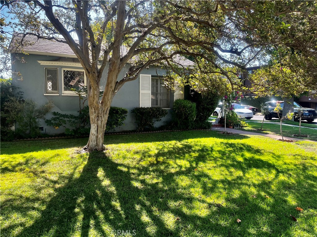 Property Photo: 4338 Cahuenga Boulevard CA 91602