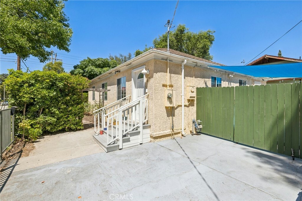 Property Photo:  87 E Montana Street  CA 91103 