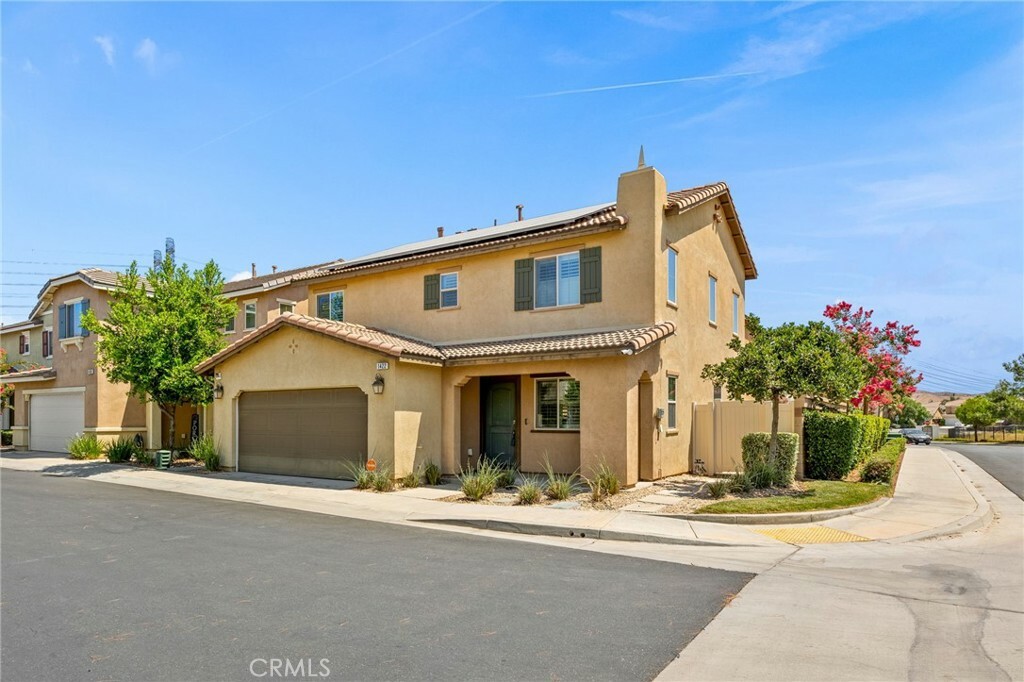 Property Photo:  1422 Dianthus Way  CA 92223 