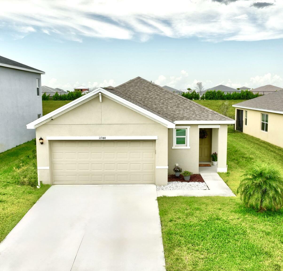 Property Photo:  11044 SW Vasari Way  FL 34987 