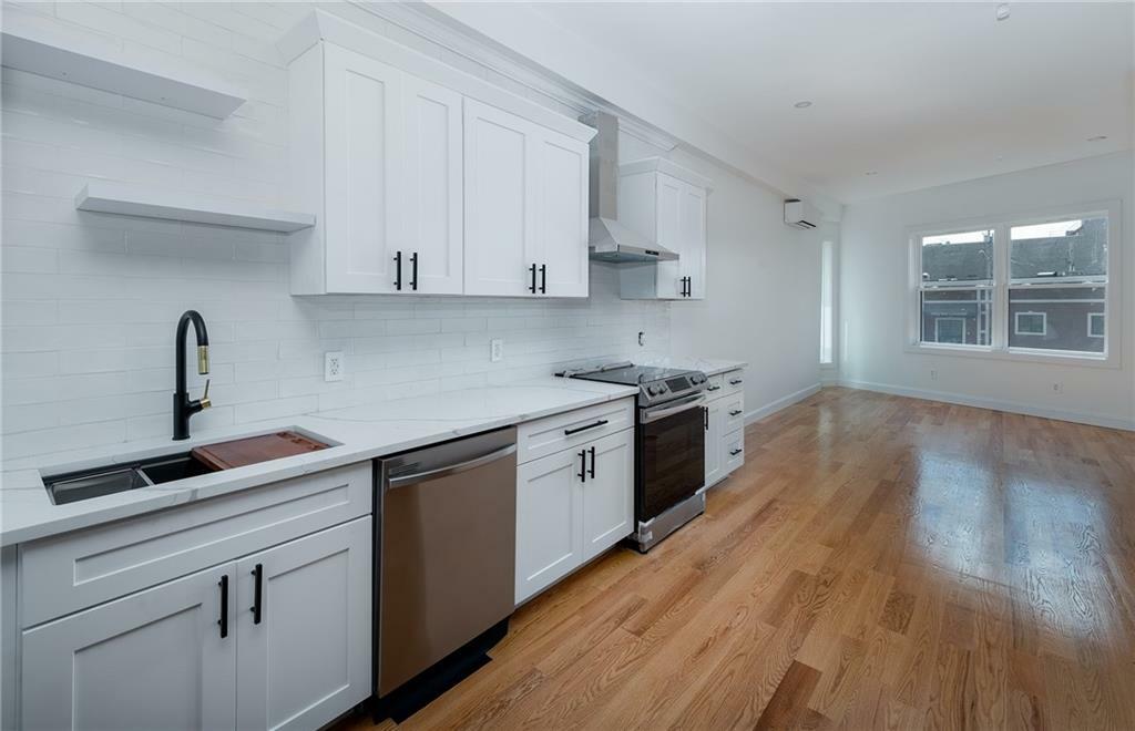 Property Photo:  117 Broadway Street 2C  RI 02903 