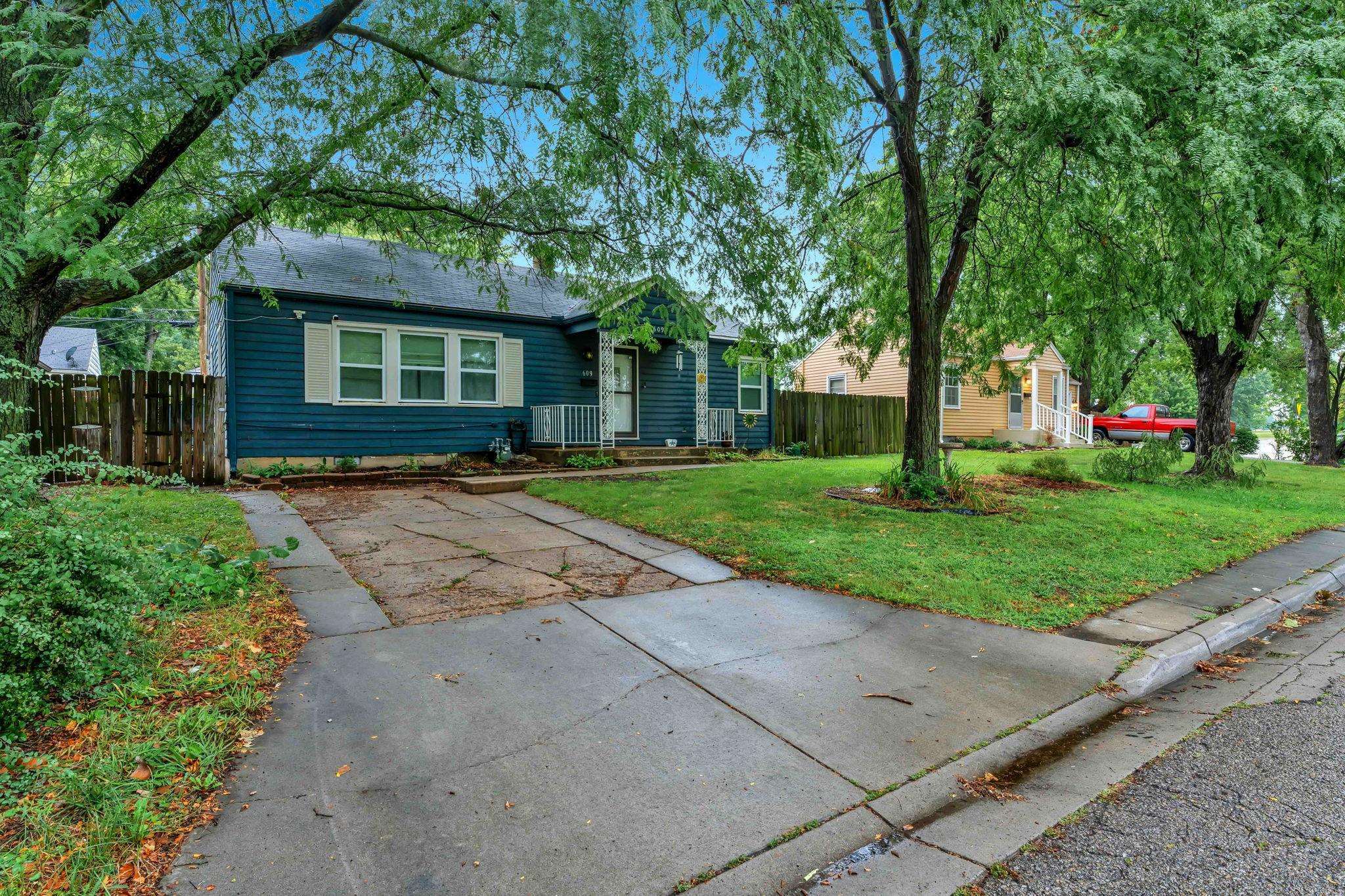 Property Photo:  609 SW Randolph Ave  KS 66606 