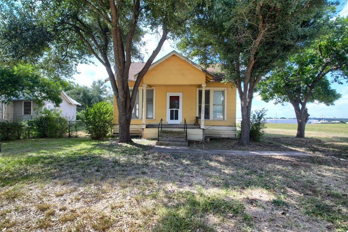 Property Photo:  2313 W Lake Drive  TX 76574 