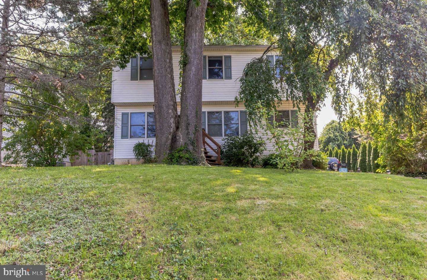 Property Photo:  743 Tennis Avenue  PA 19038 