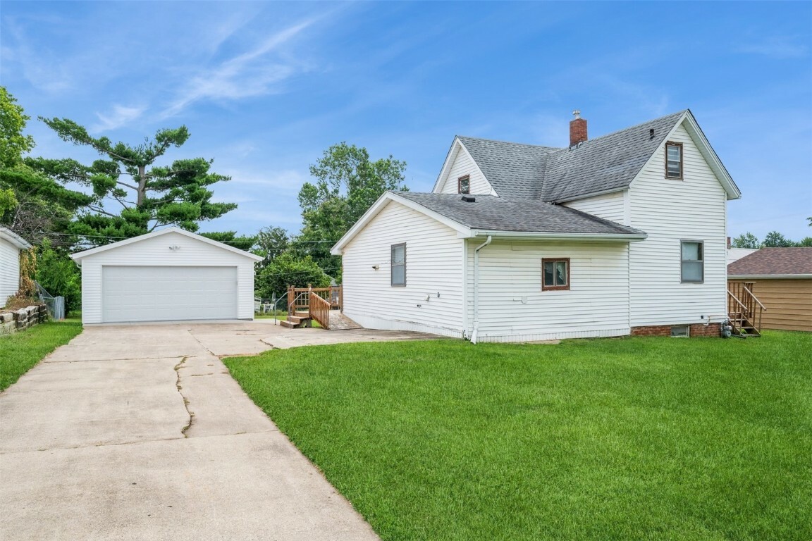 Property Photo:  2201 Hughes Drive SW  IA 52404 