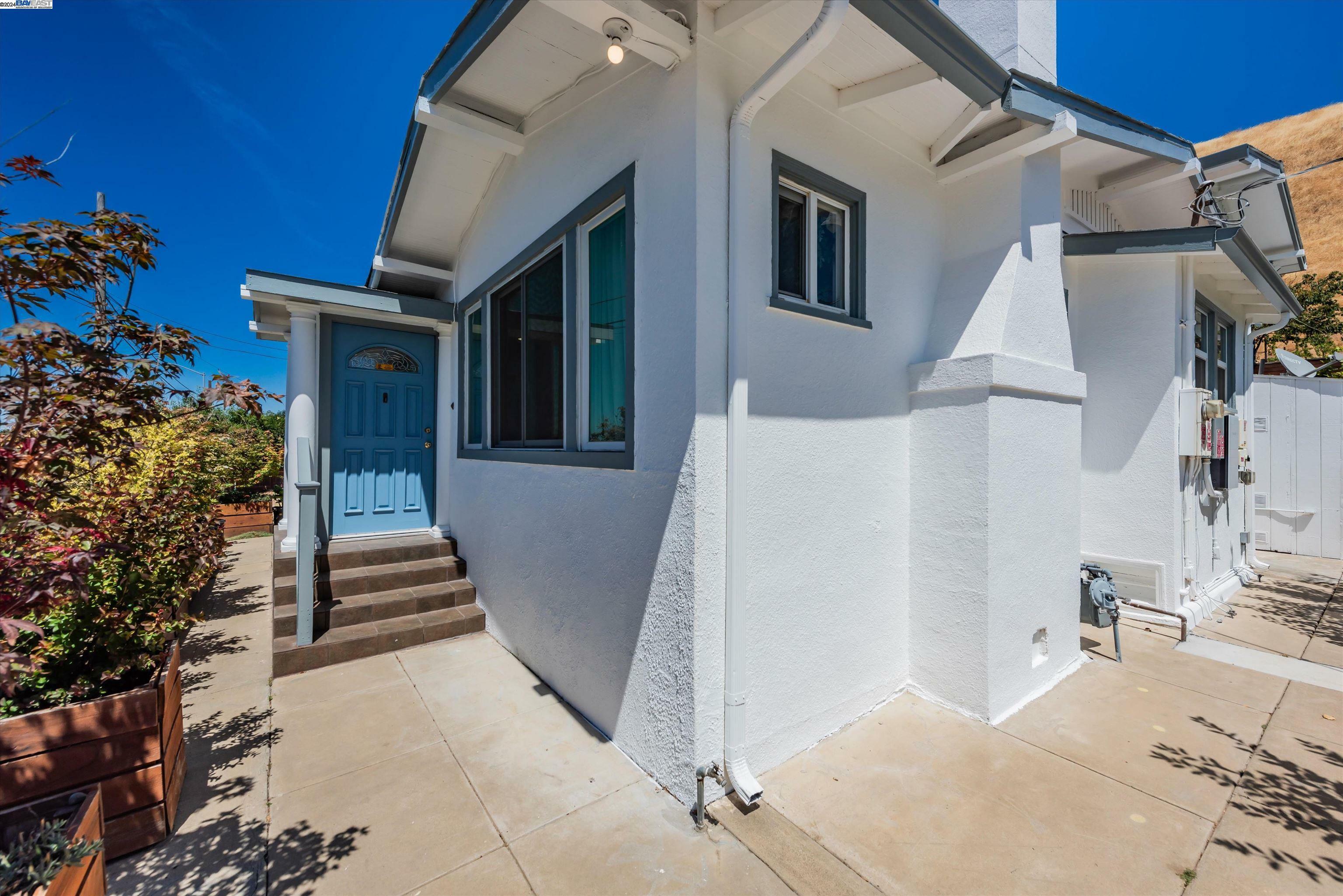 Property Photo:  35858 Mission Blvd  CA 94536 