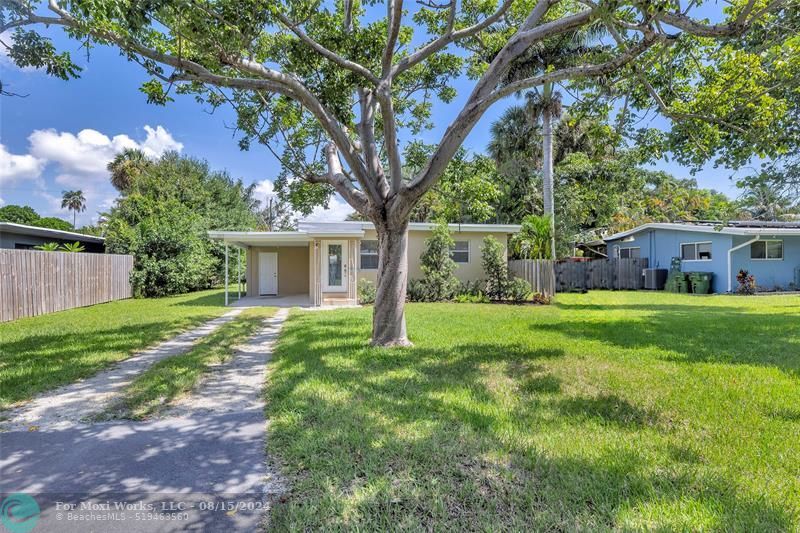 Property Photo:  1015 SW 21st St  FL 33315 