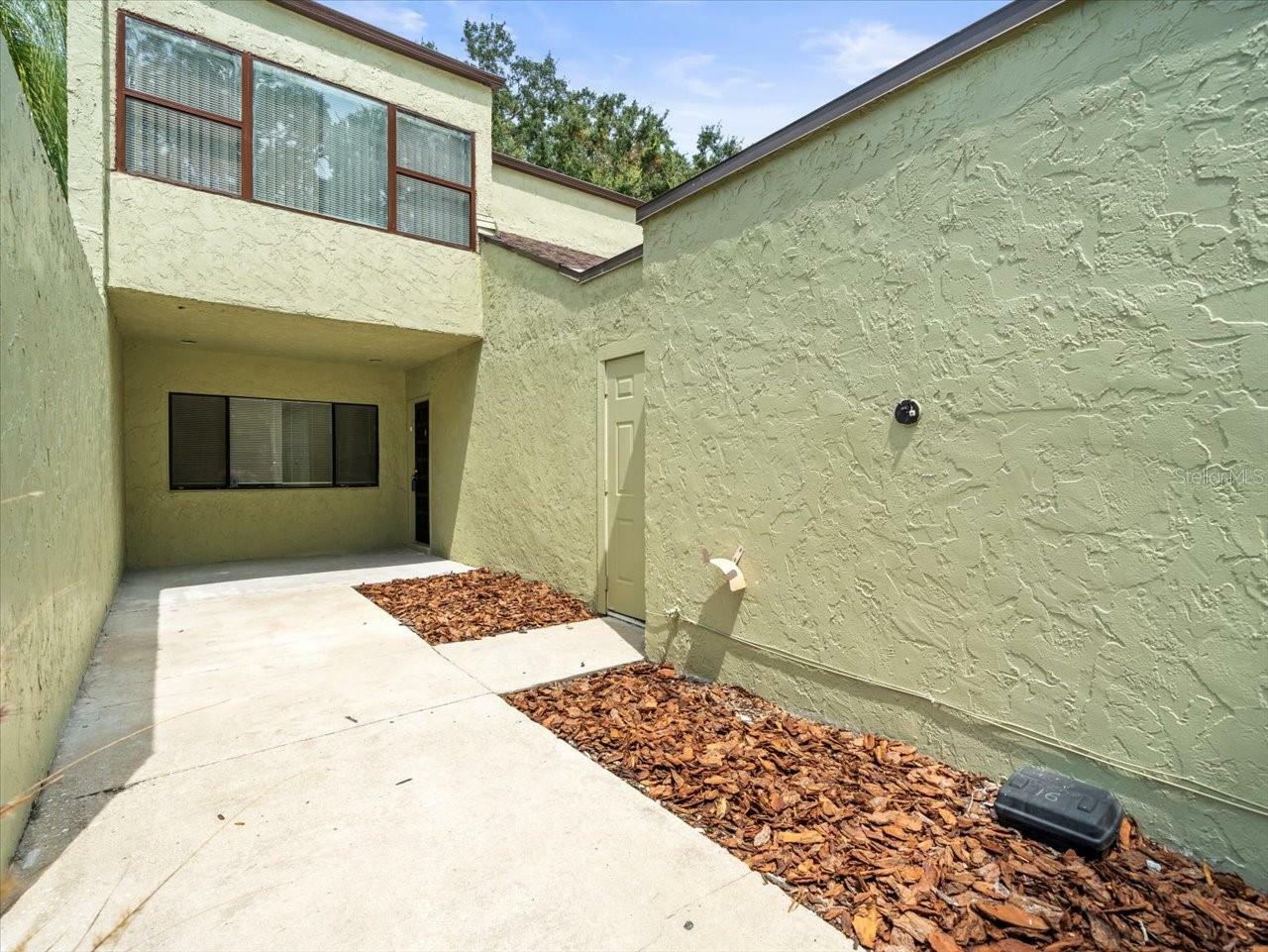 Property Photo:  13502 Palmwood Lane 13502  FL 33618 