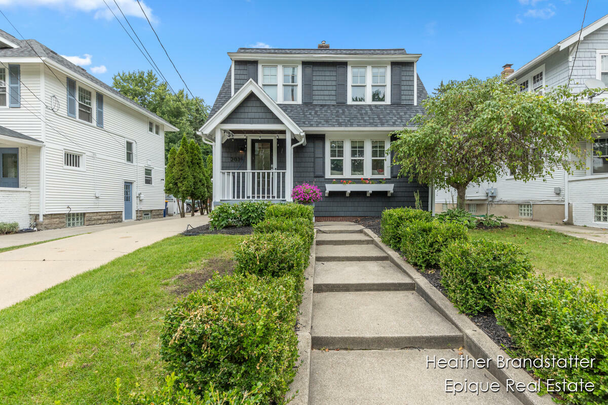 Property Photo:  2039 Wealthy Street SE  MI 49506 