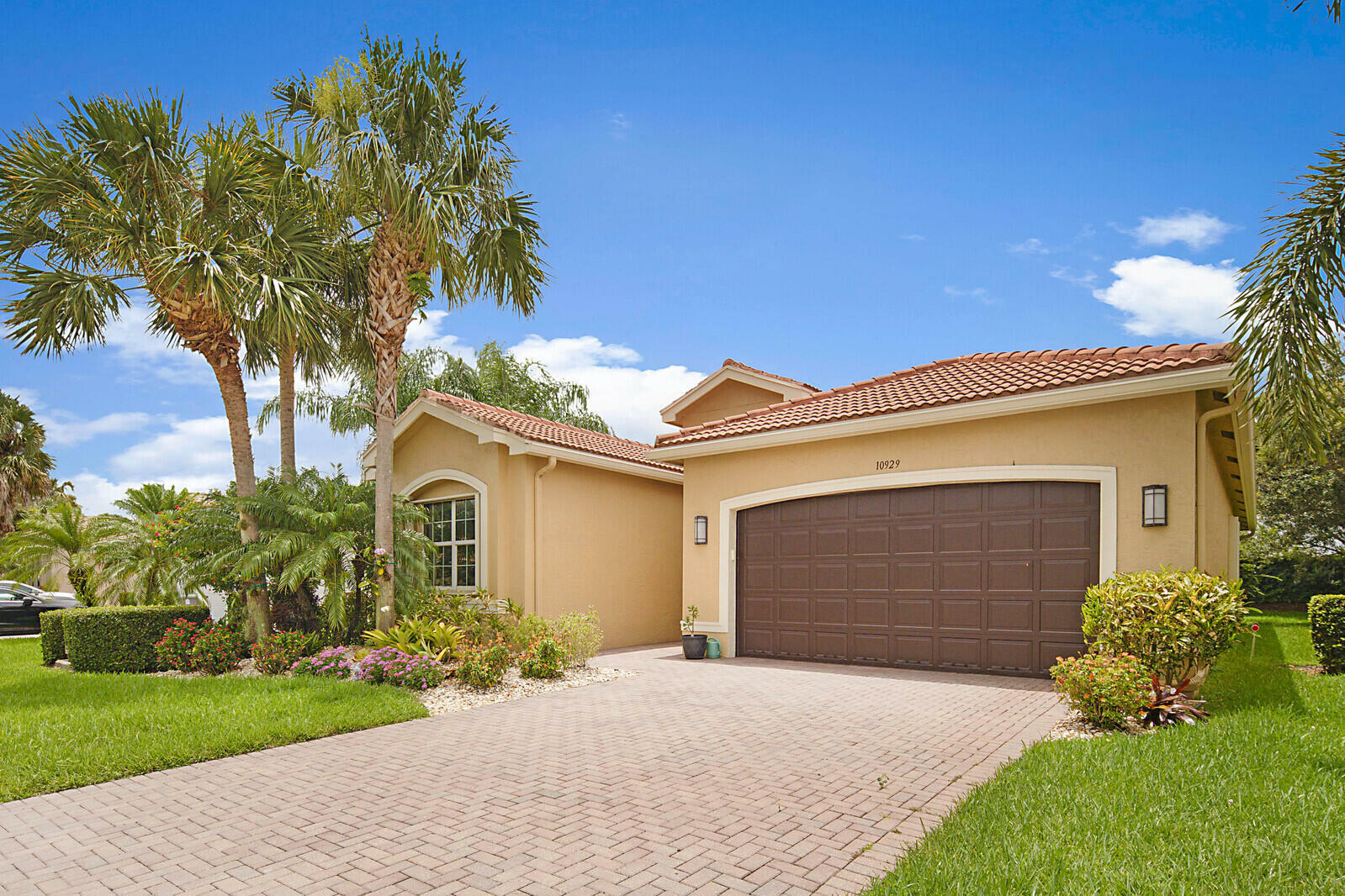 Property Photo:  10929 Carmelcove Circle  FL 33473 