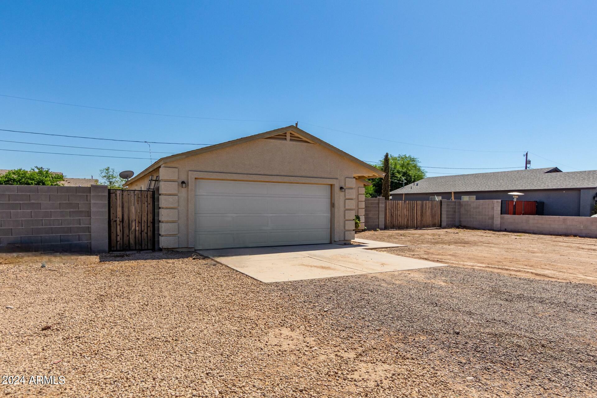 Property Photo:  5241 E Shadow Lane  AZ 85140 