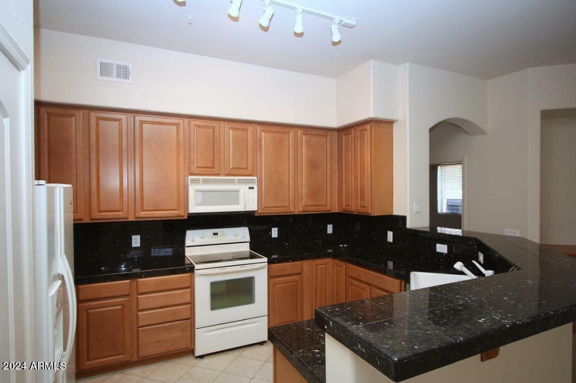 Property Photo:  11000 N 77th Place 2084  AZ 85260 