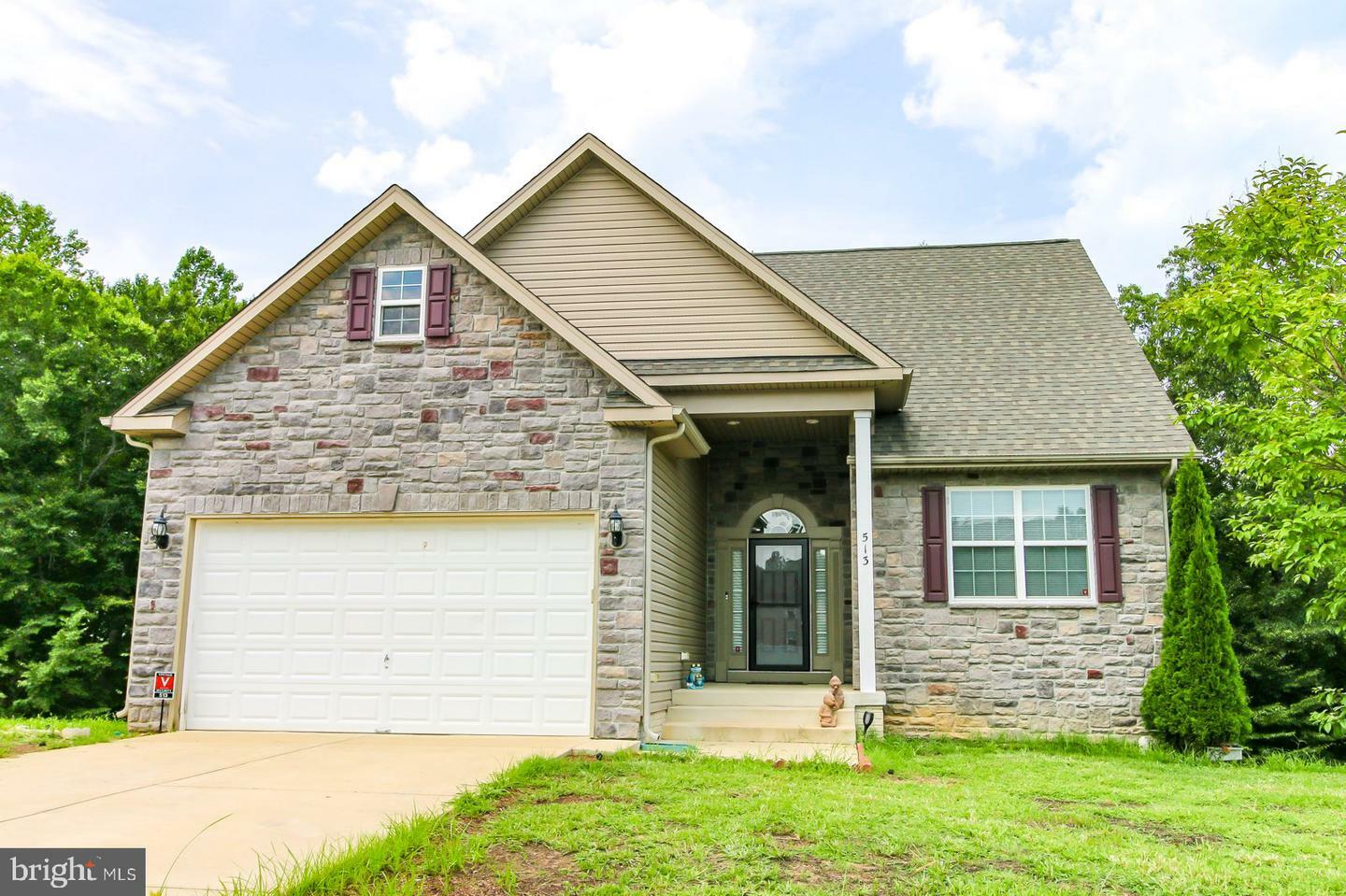 Property Photo:  513 Gate Dancer Court  MD 20678 