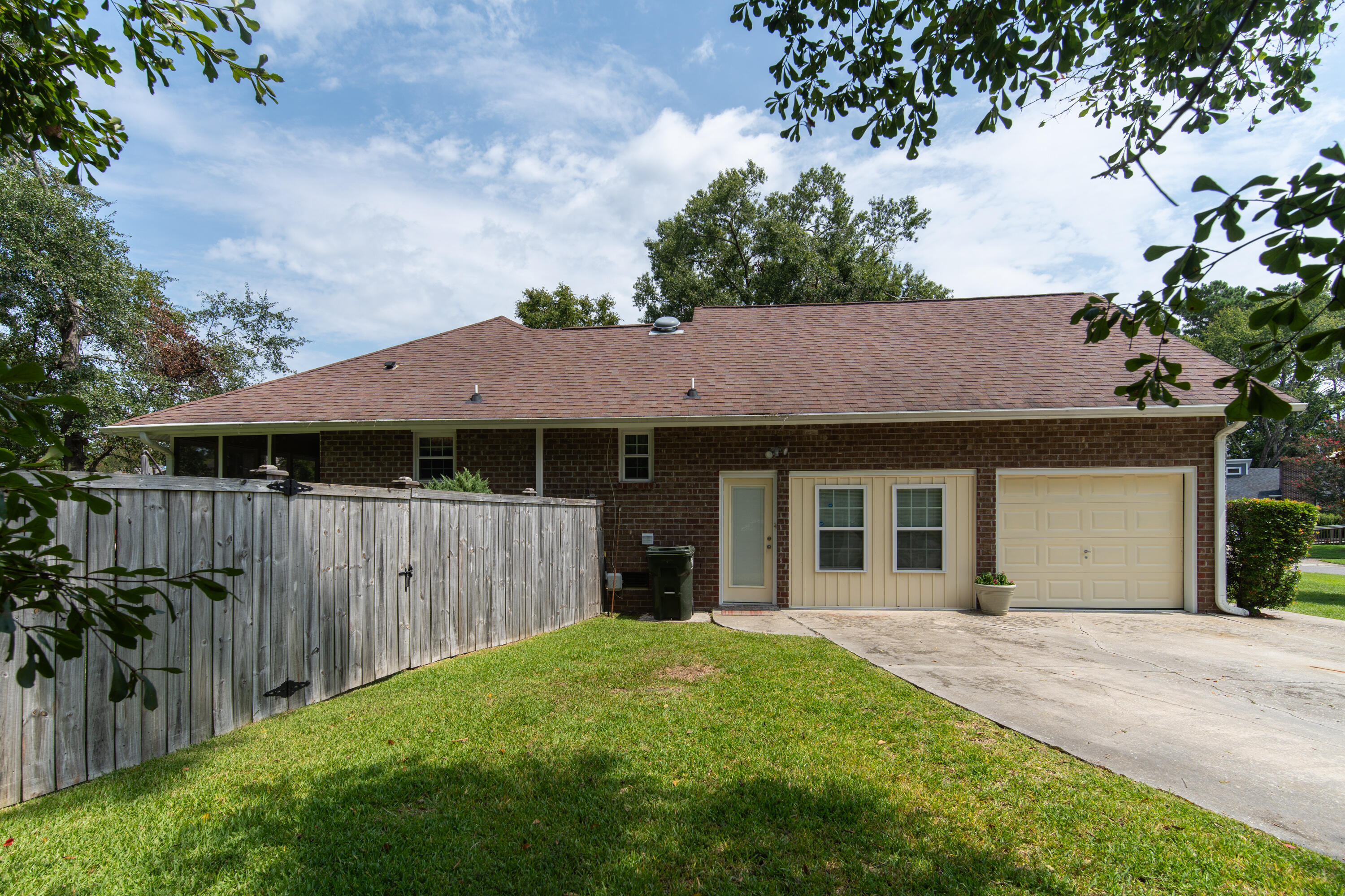 Property Photo: 220 Tall Pines Road SC 29456