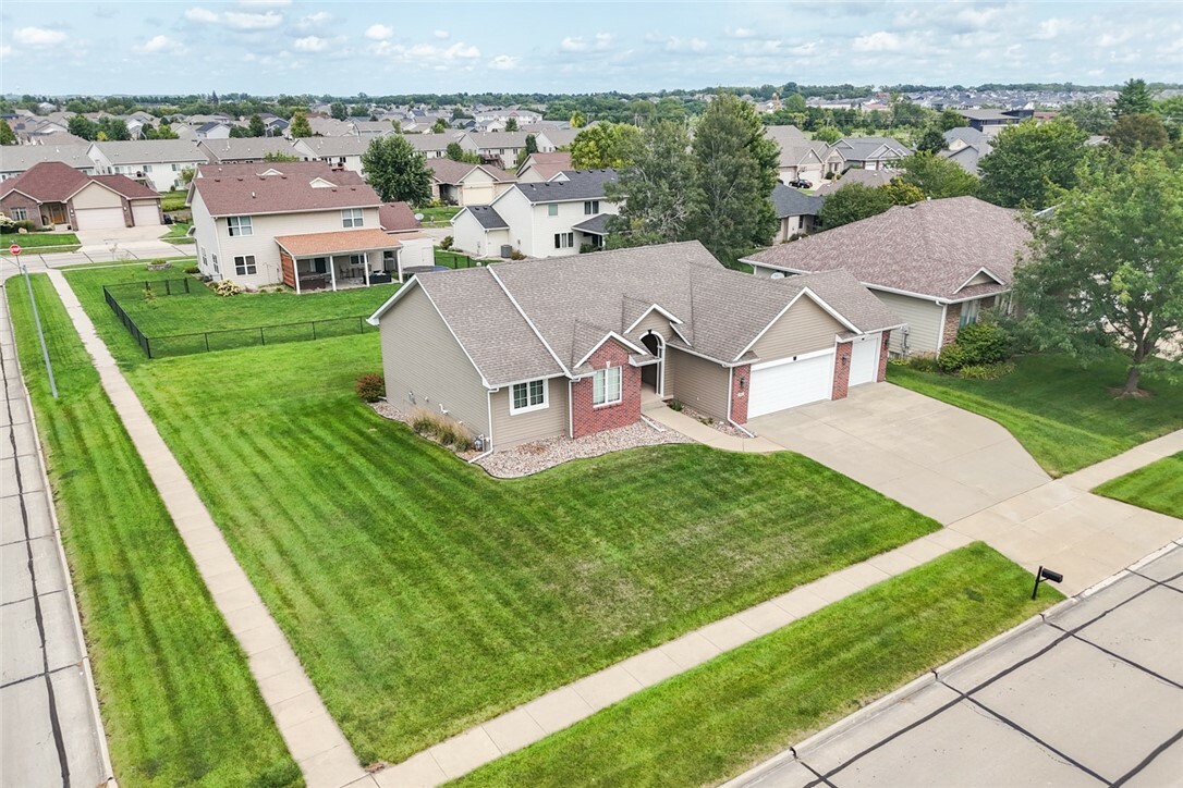 Property Photo:  305 NW 13th Street  IA 50111 