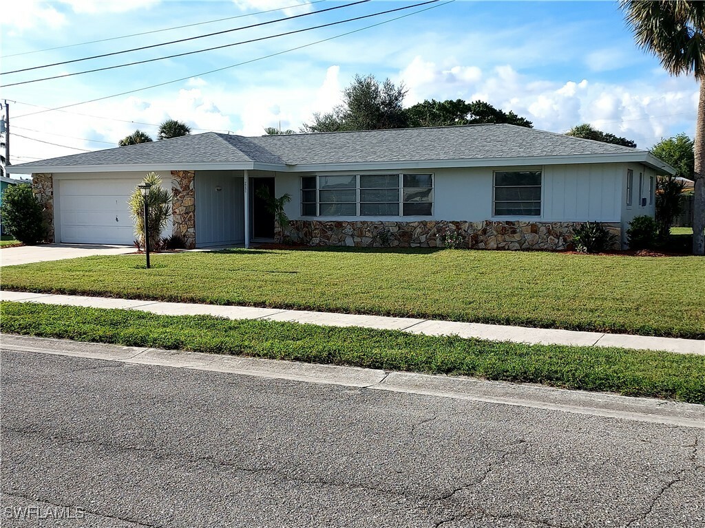 Property Photo:  1660 Swan Terrace  FL 33903 