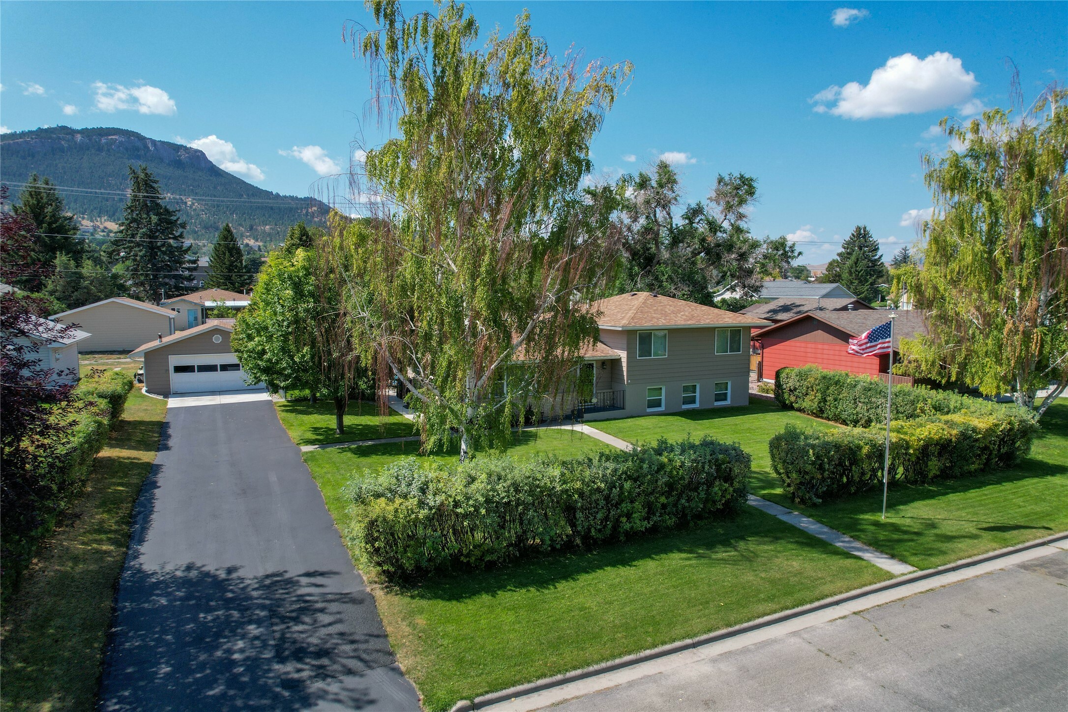 Property Photo:  1611 Peosta Avenue  MT 59601 