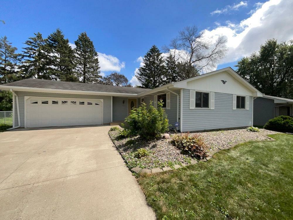 Property Photo:  1417 Woodhill Drive  MN 55125 