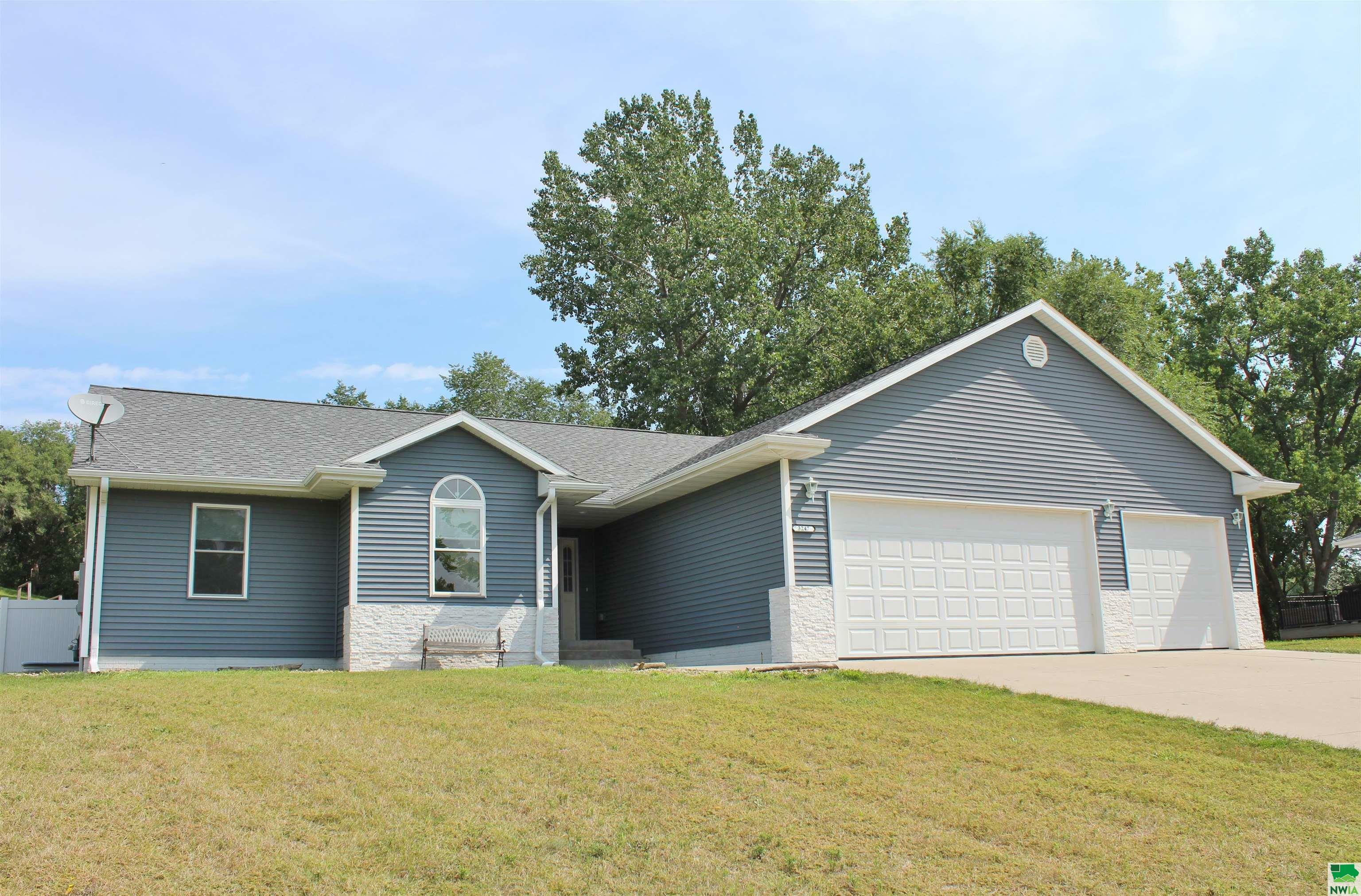 Property Photo:  3247 Sycamore Terrace  IA 51104 