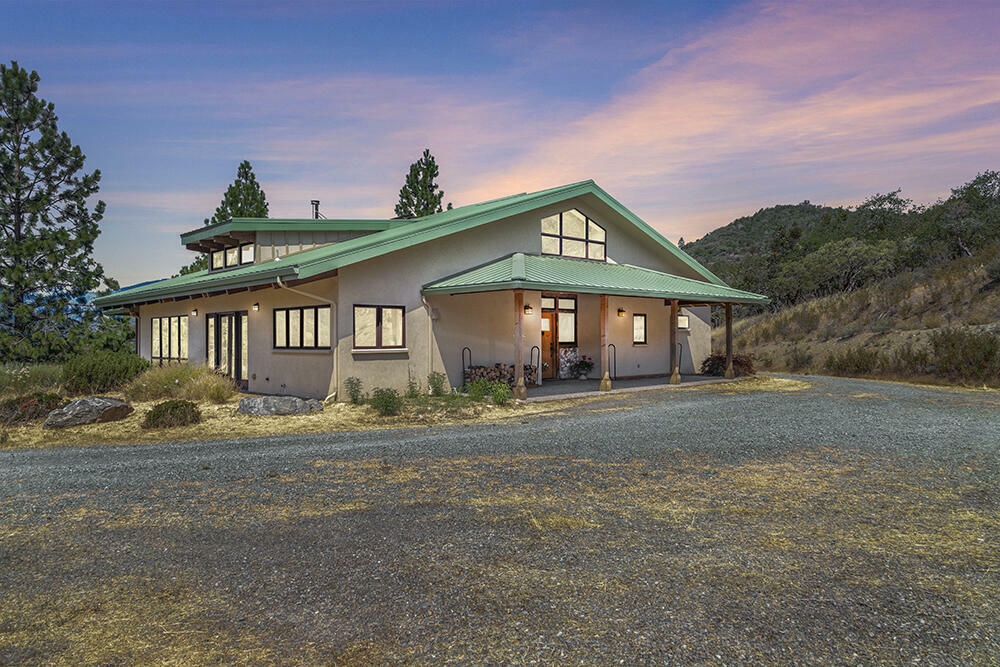 Property Photo:  17252 N Applegate Road  OR 97527 