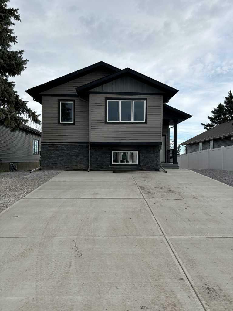 Property Photo:  5032 59 Street  AB T4G 0N6 