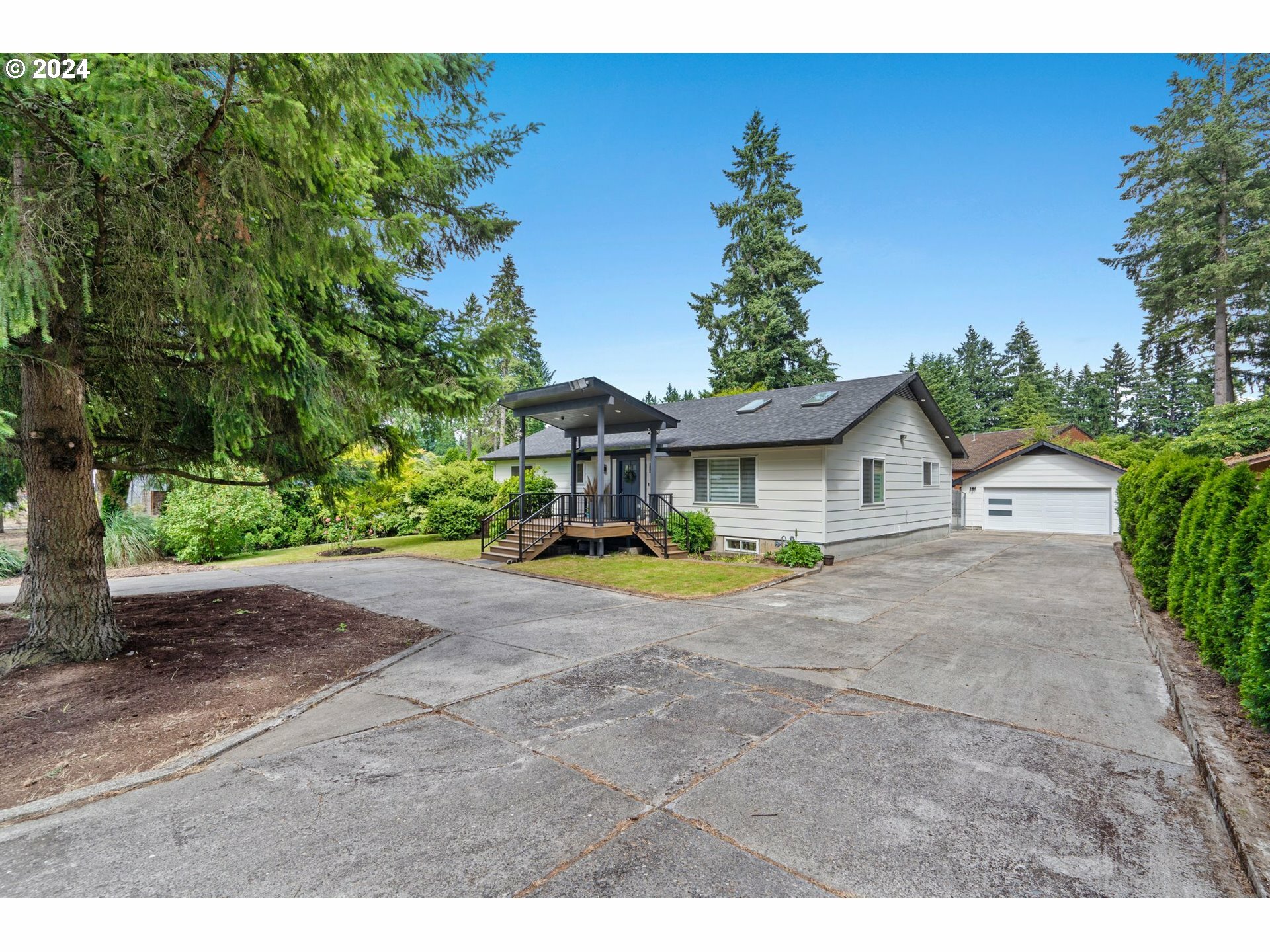 Property Photo:  7413 NE 53rd Ave  WA 98661 