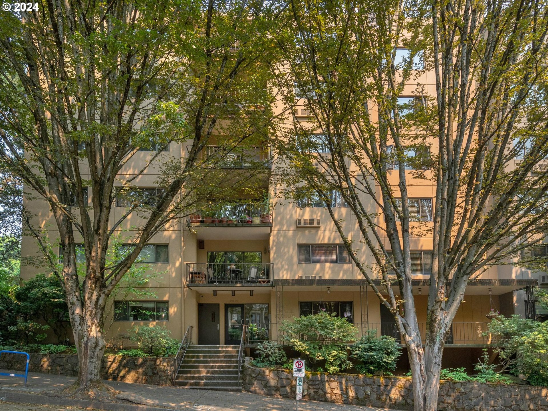 Property Photo: 2021 SW Main St 21 OR 97205