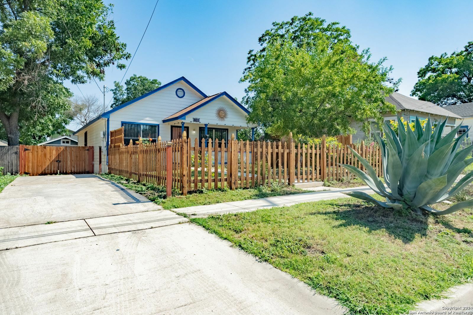 Property Photo:  811 E Josephine St  TX 78208 