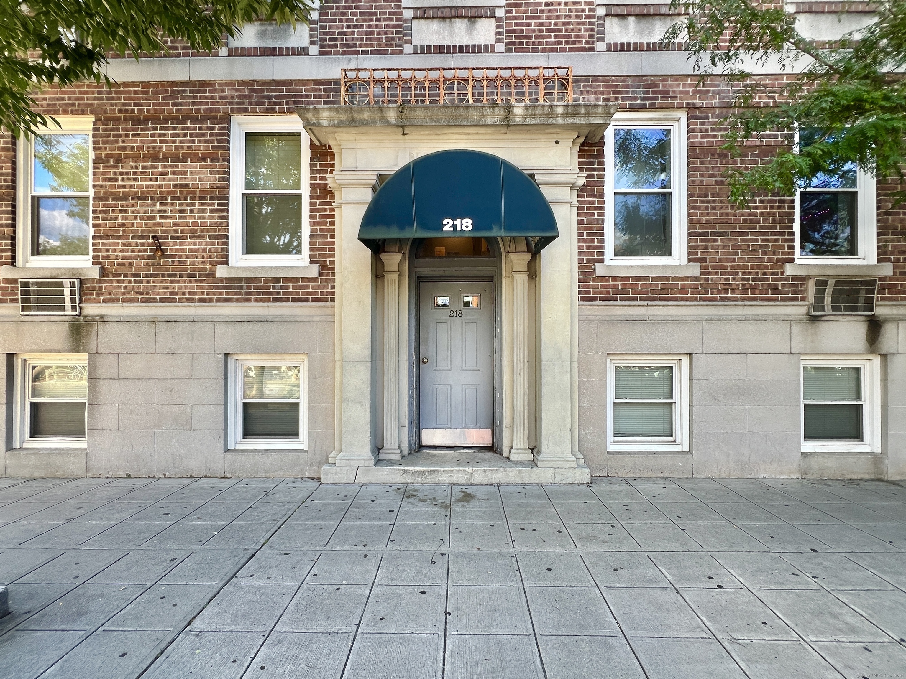 Property Photo:  218 Bedford Street Apt 2F  CT 06901 