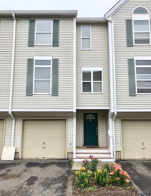 Property Photo:  565 Newfield Street Apt 28  CT 06457 