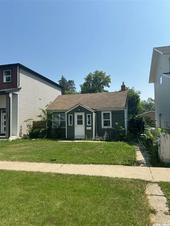 Photo de la propriété:  1536 D Avenue N  SK S7L 1P6 