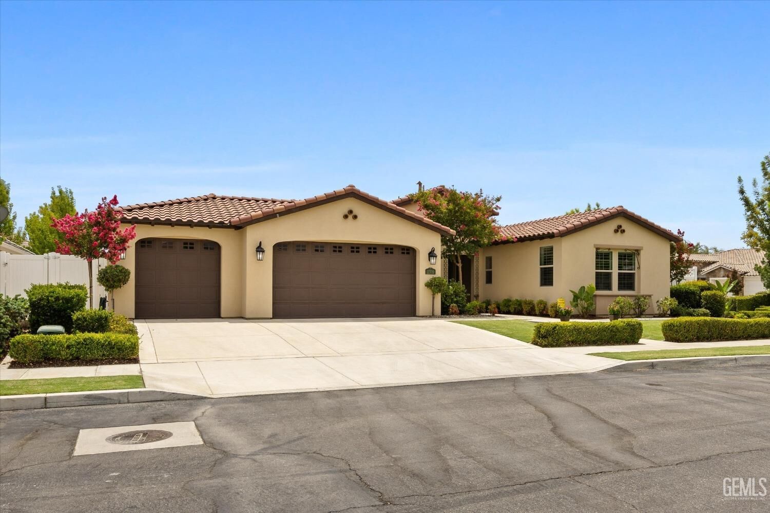 Property Photo:  12719 Parkerhill Drive  CA 93311 