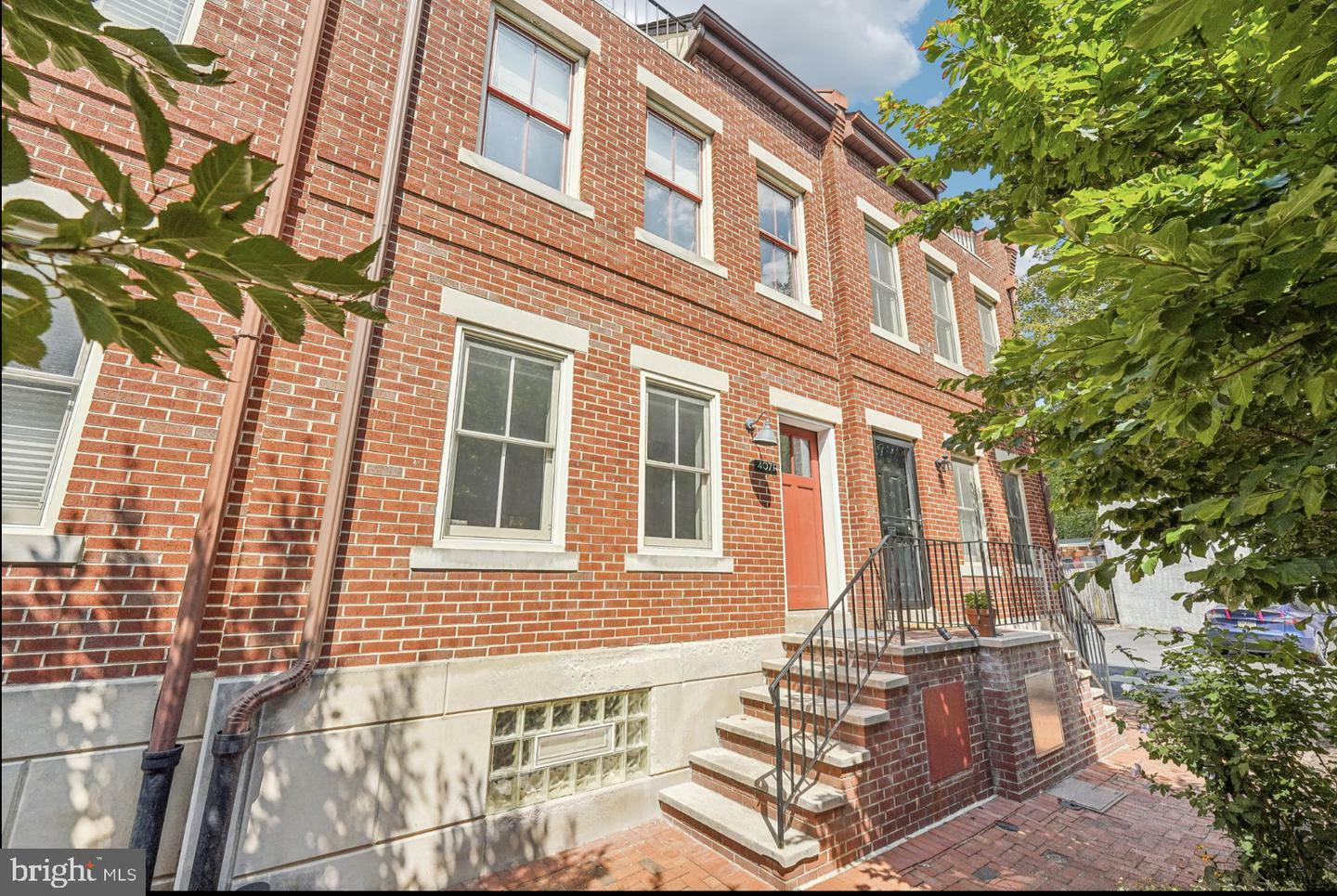 Property Photo:  407 Brown Street R  PA 19123 