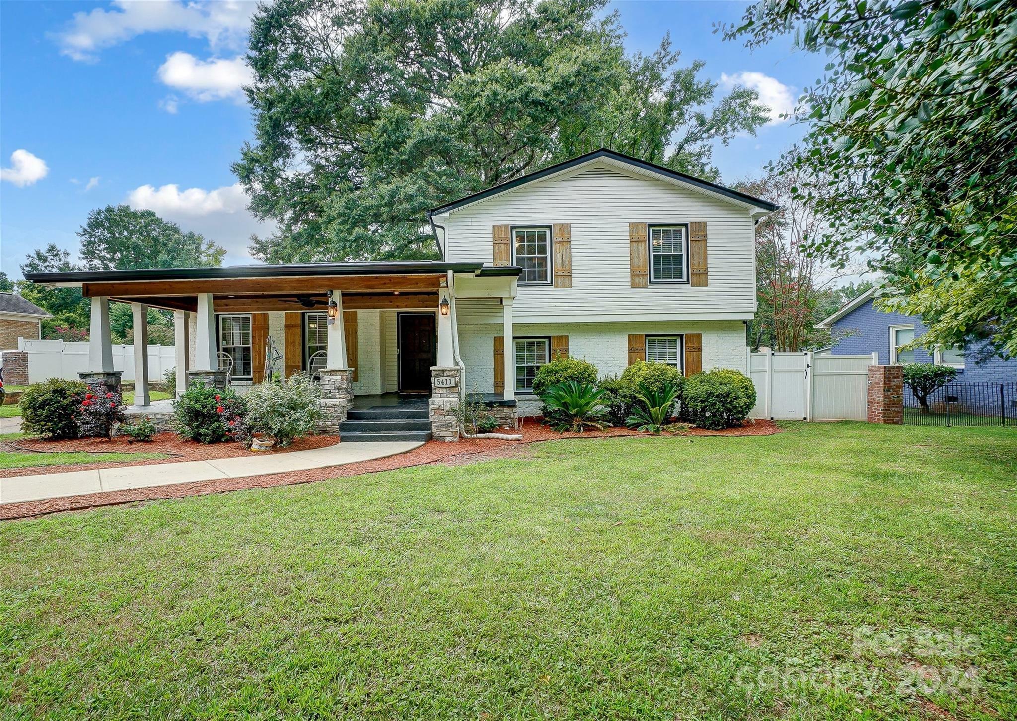 Property Photo:  5411 Hollirose Drive  NC 28227 