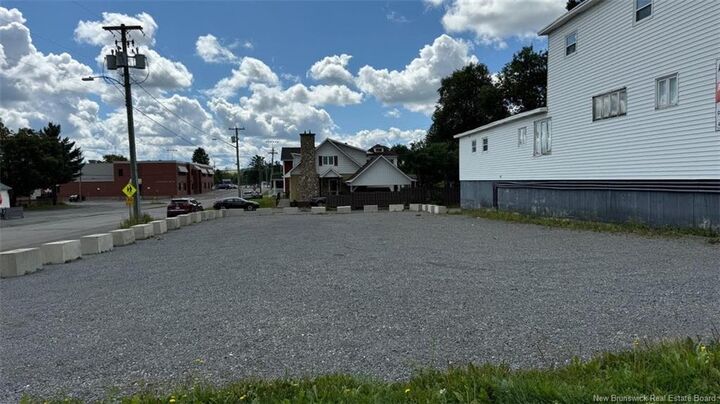 123 Broadway Boulevard — photo 1