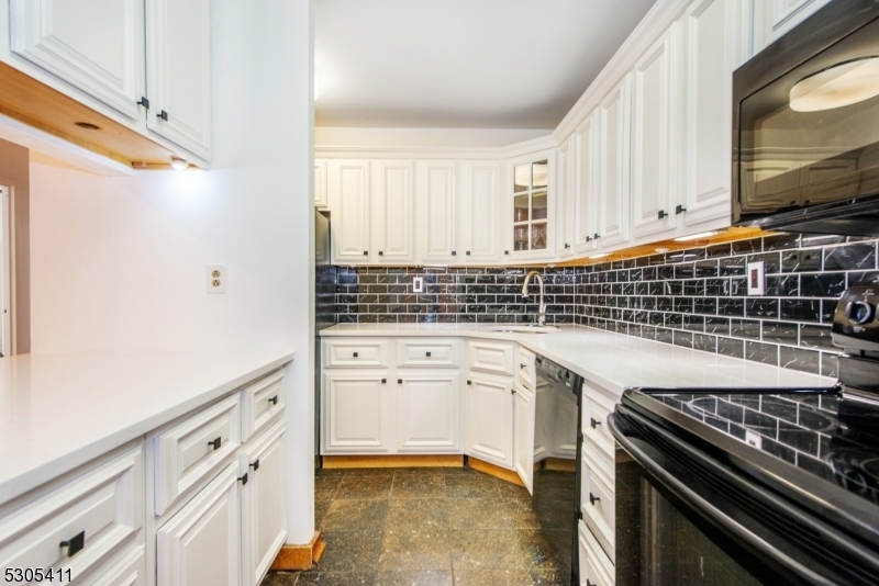 Property Photo:  111 Mulberry St 5N  NJ 07102 