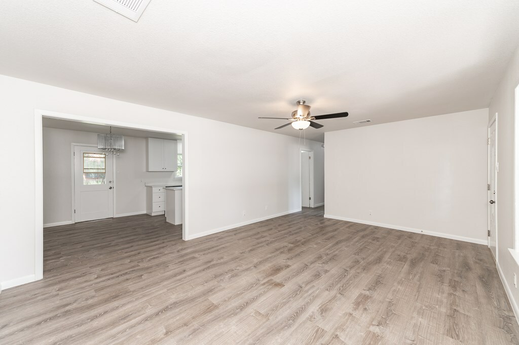 Property Photo:  500 N Florence St  TX 78028 