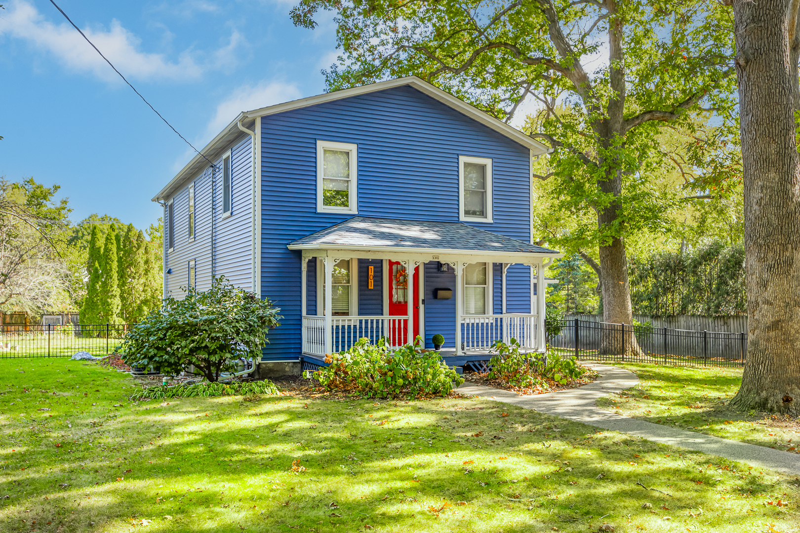 Property Photo: 101 Sandholm Street IL 60134