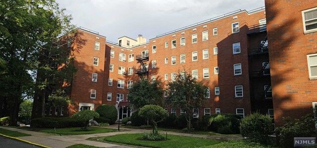 Property Photo:  2330 Linwood Avenue 2G  NJ 07024 