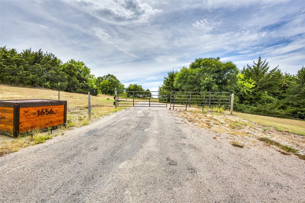 Property Photo:  1656 County Road 604  TX 75442 