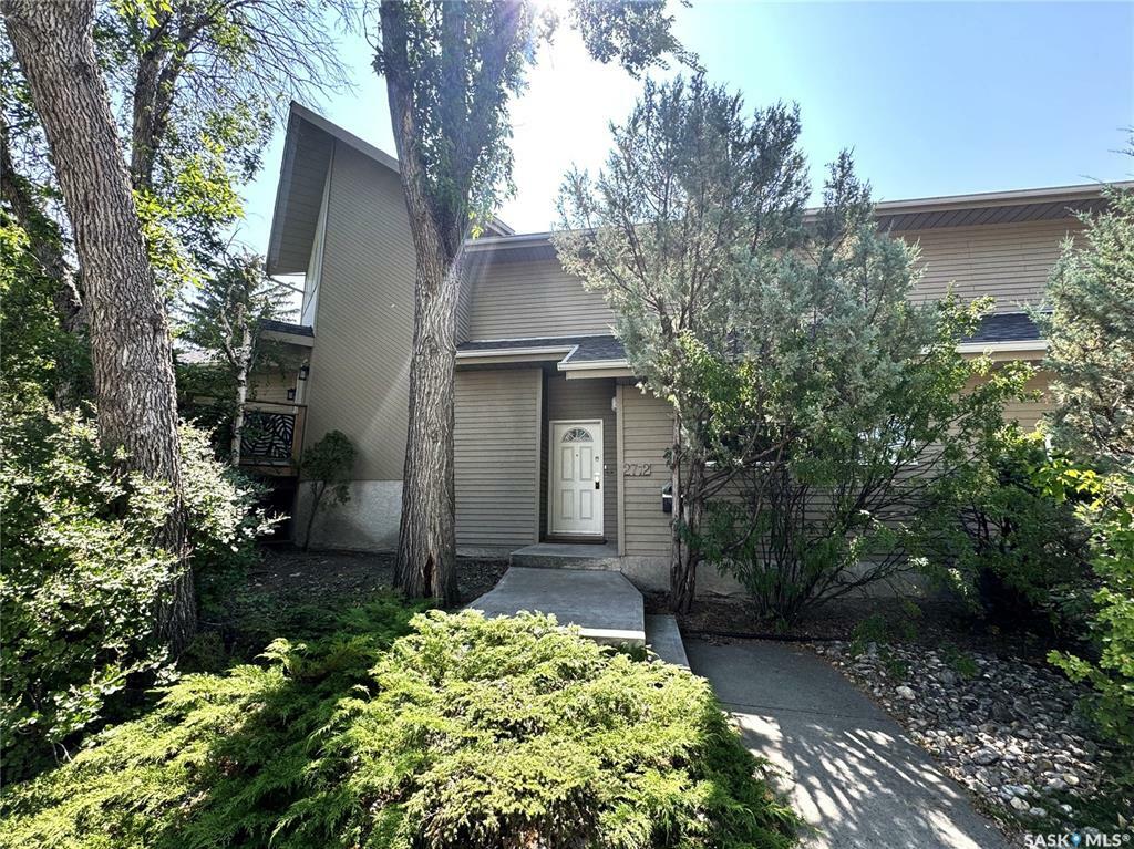 Property Photo:  2712 Cameron Street  SK S4T 2W6 