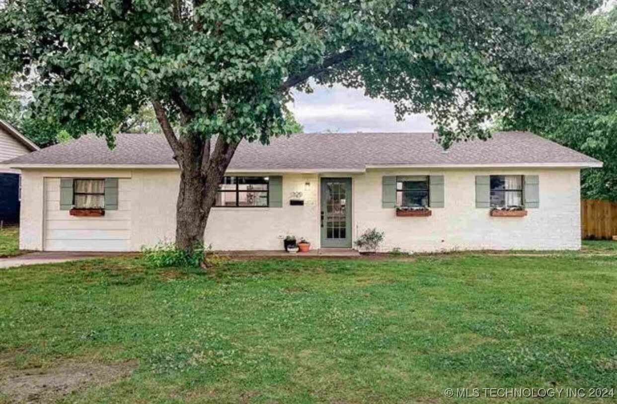 Property Photo:  320 S Howerton Avenue  OK 74023 