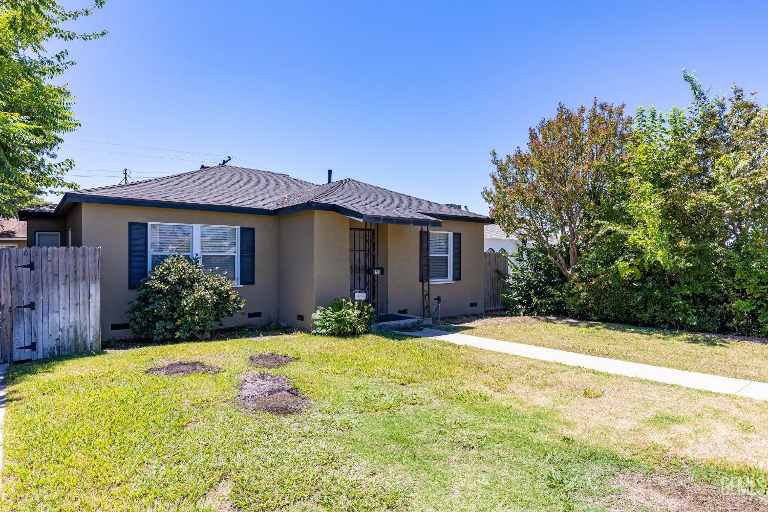 Property Photo:  1701 Bernard Street  CA 93305 