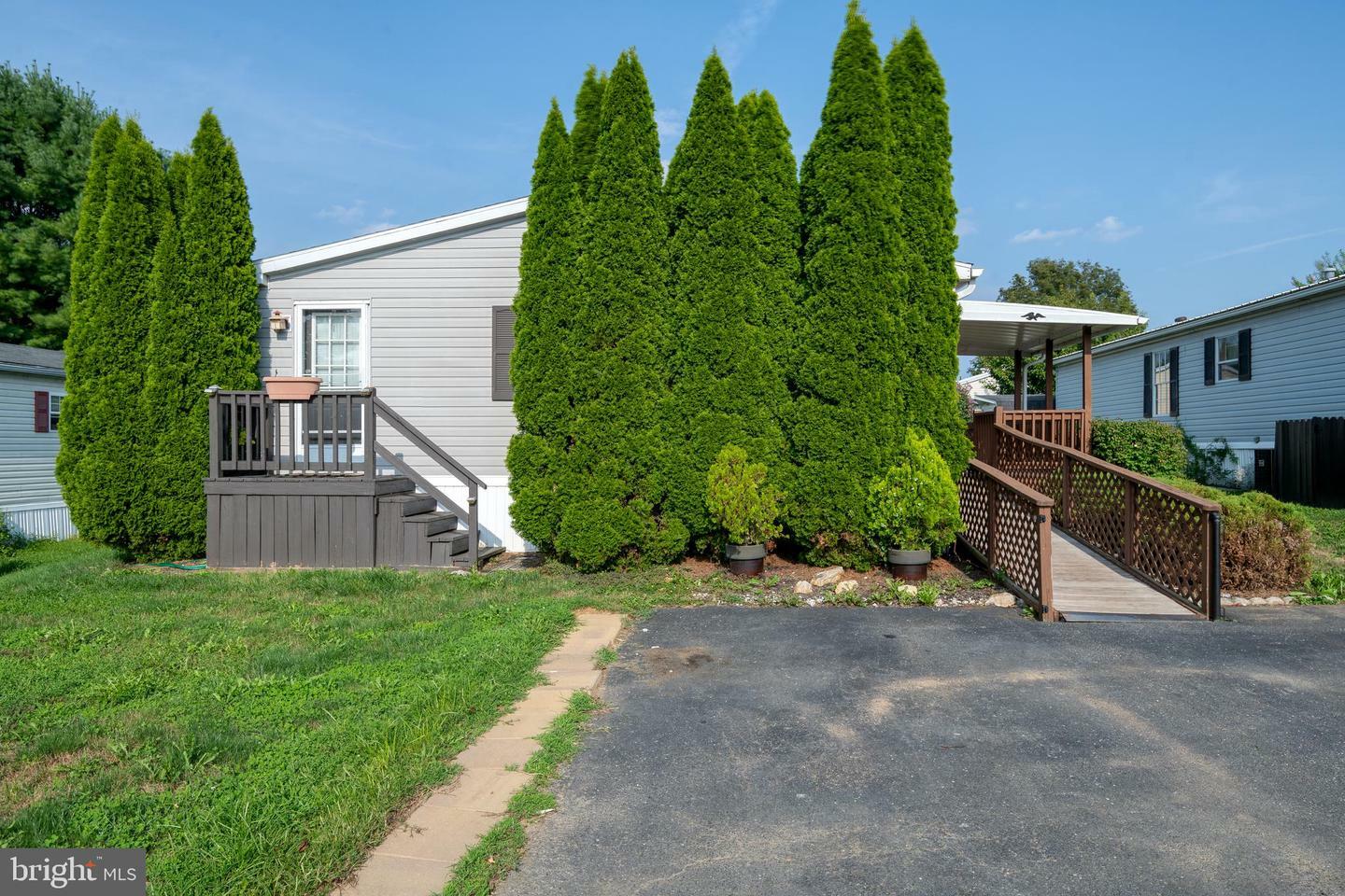 Property Photo:  202 Sunningdale Court N  PA 17603 