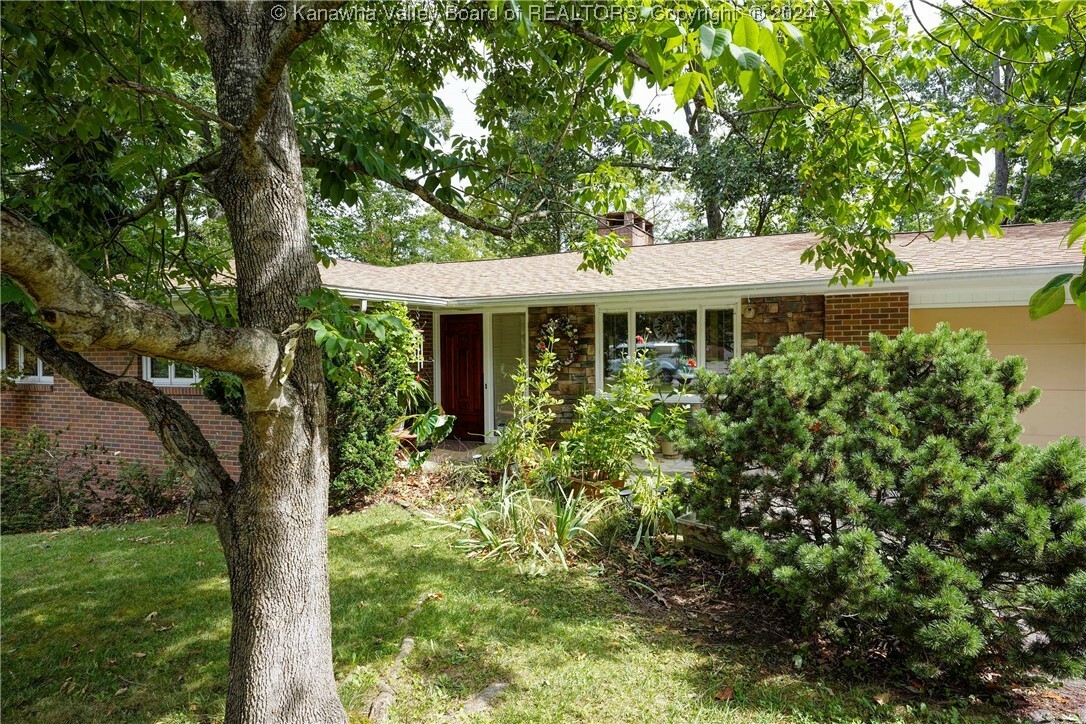 Property Photo:  1391 Nottingham Road  WV 25314 