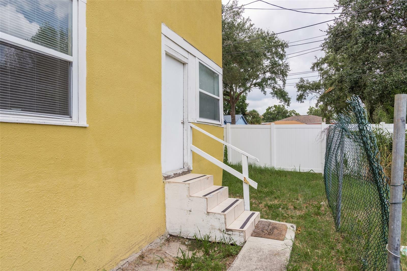 Property Photo:  875 Paris Avenue S  FL 33701 