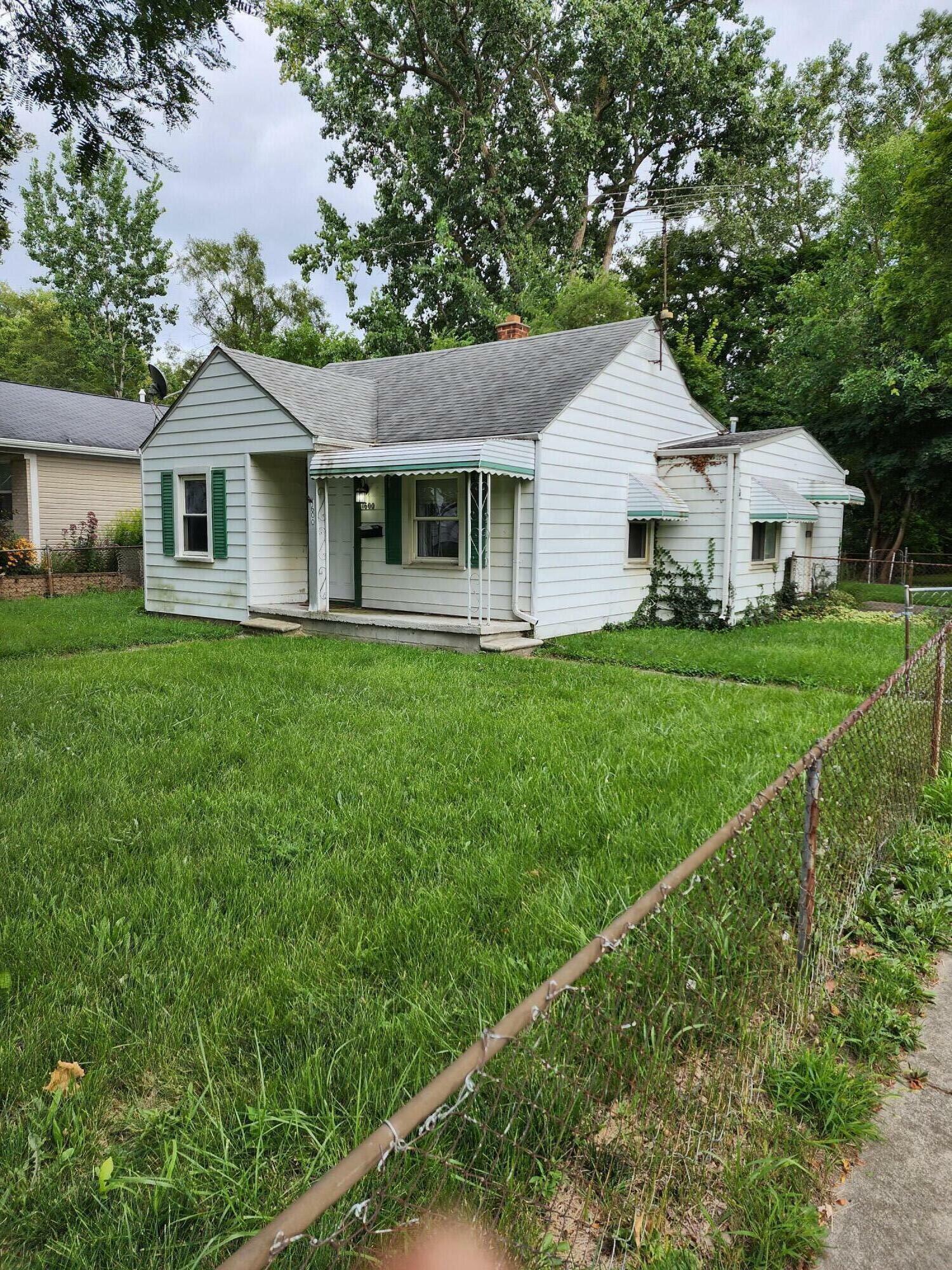 Property Photo:  1600 Woodward Heights  MI 48220 