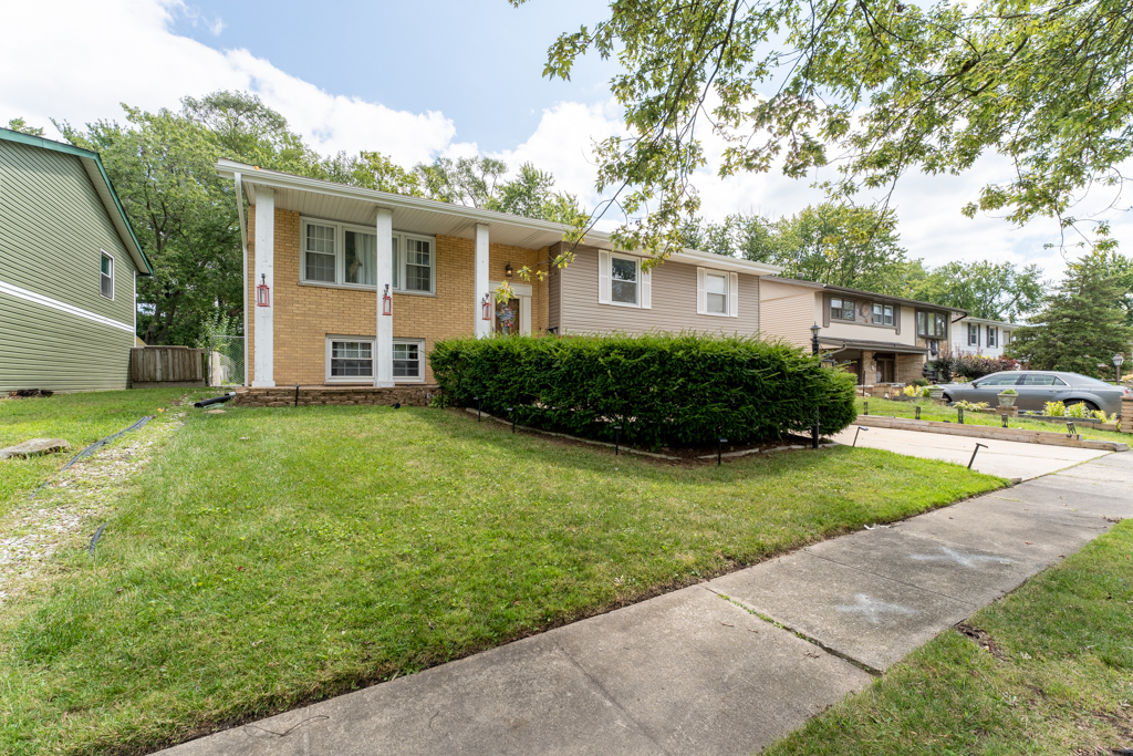 Property Photo:  17011 Pine Court  IL 60429 