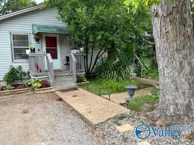 Property Photo:  1415 Stevens Avenue NE  AL 35801 